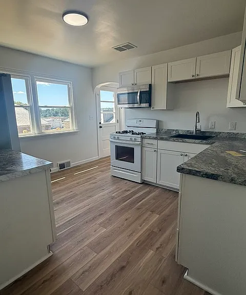 366 W South St — Photo 22