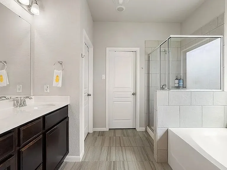 5804 Blackstone Dr — Photo 13