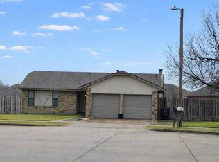 2909 Broadway Ter, Moore, OK 73160