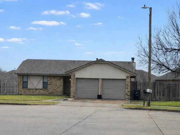2909 Broadway Ter, Moore, OK 73160