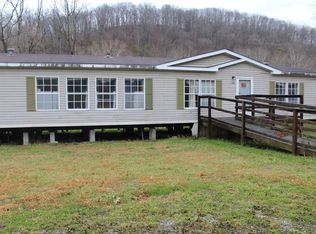 128 Ward Ave, Auxier, KY 41602