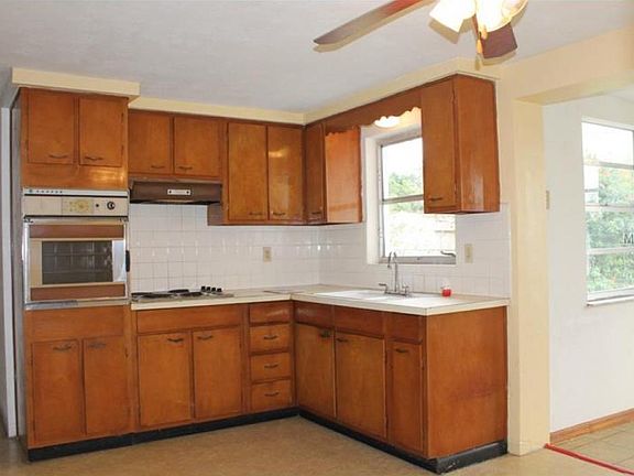 4th image of 4928 Panorama Ave
