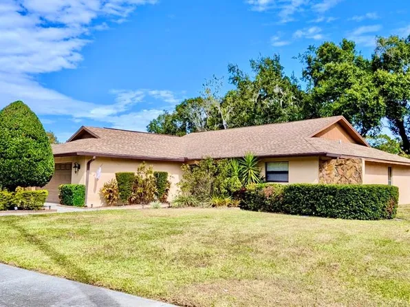 1406 Sandalwood Dr, Plant City, FL 33563