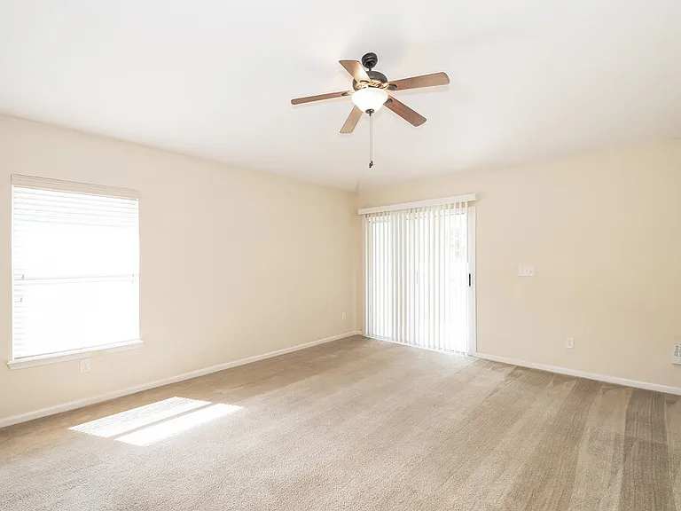 2452 Willowbend Dr — Photo 3