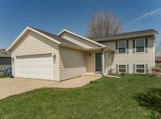 414 8th St NW, Dodge Center, MN 55927