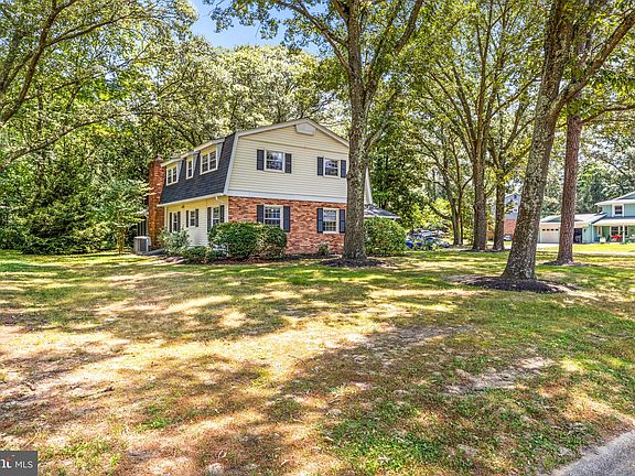 3rd image of 493 Derussey Dr