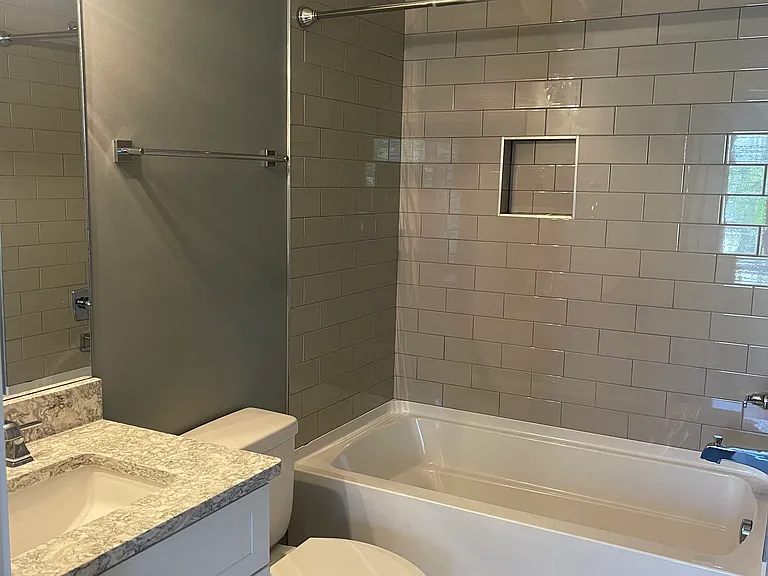 First floor bathroom en suite