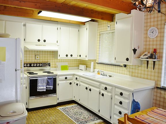 3rd image of 2199 Camanche Dr
