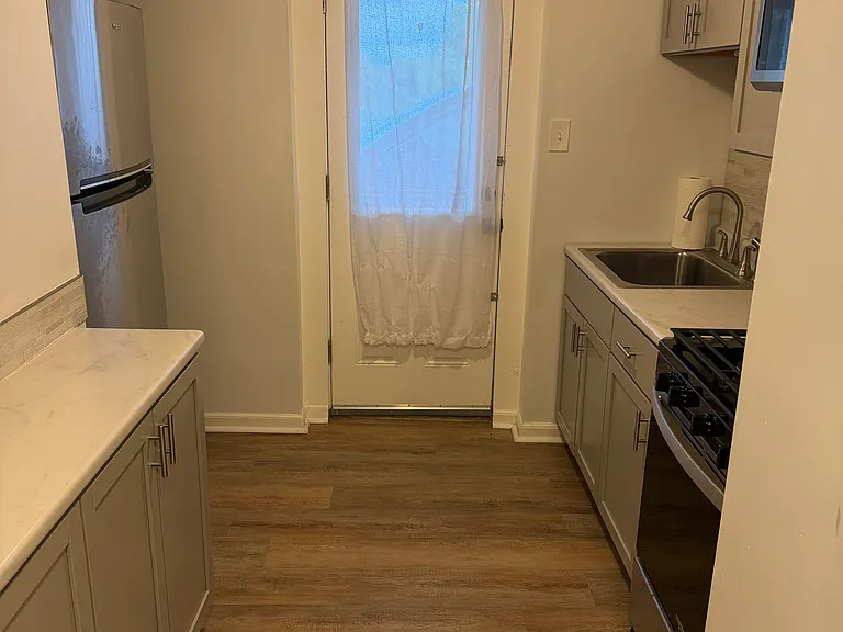 1722 Monroe St — Photo 3