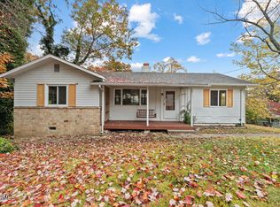 313 E Fernhill Ln, Oak Ridge, TN 37830