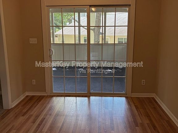 3rd image of 1401 Ravensthorpe Dr