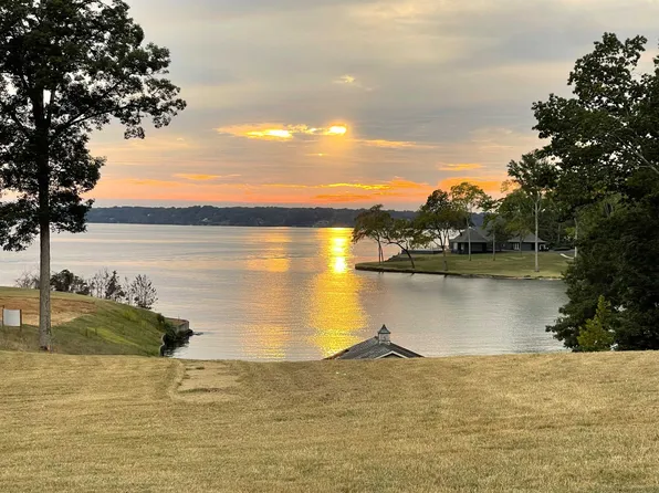 1910 Lingerlost Rd, Killen, AL 35645