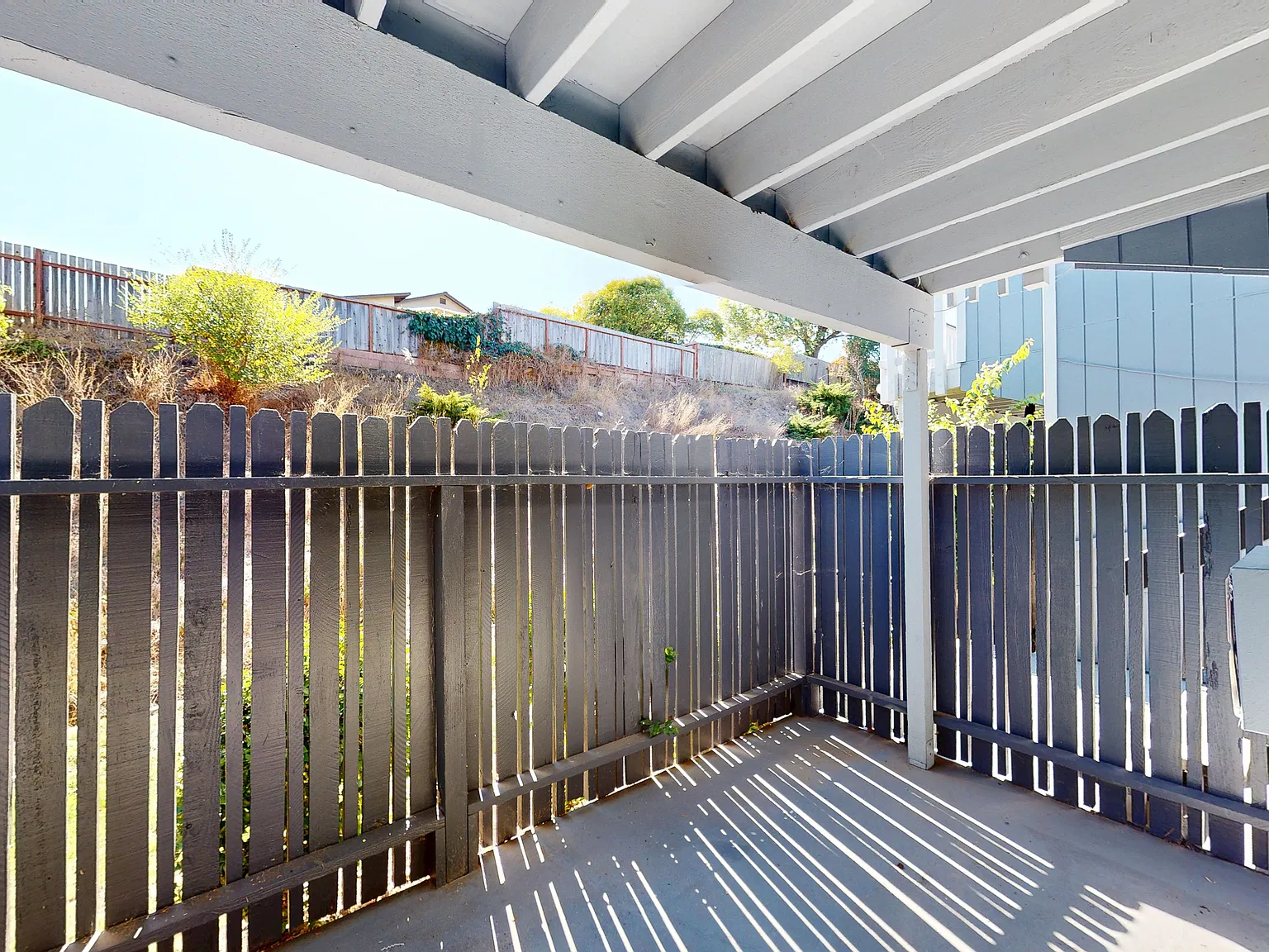 Charming 1 Bedroom, 1 Bath Apartment with Private Deck — Photo 4