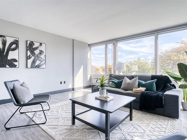 2144 Pelissier St #402 — Photo 8