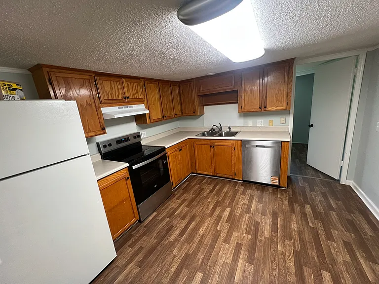 192 Elgin Dr — Photo 6
