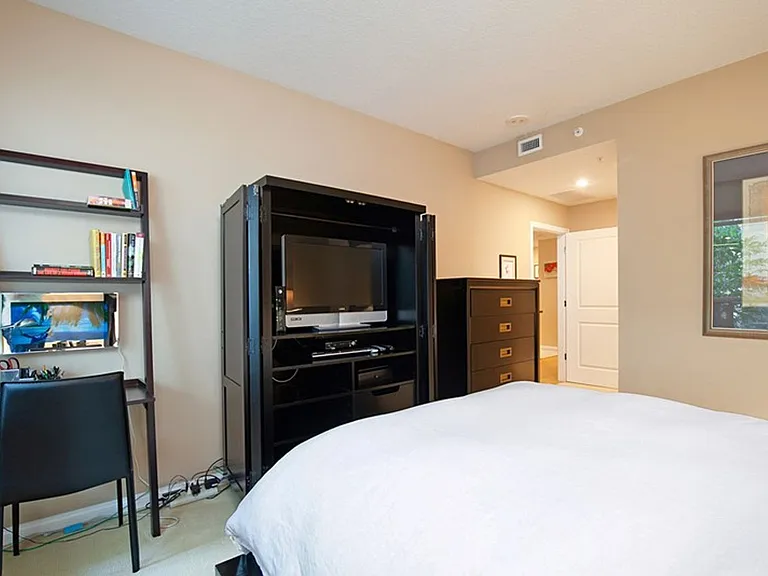 850 Beech St #317 — Photo 10