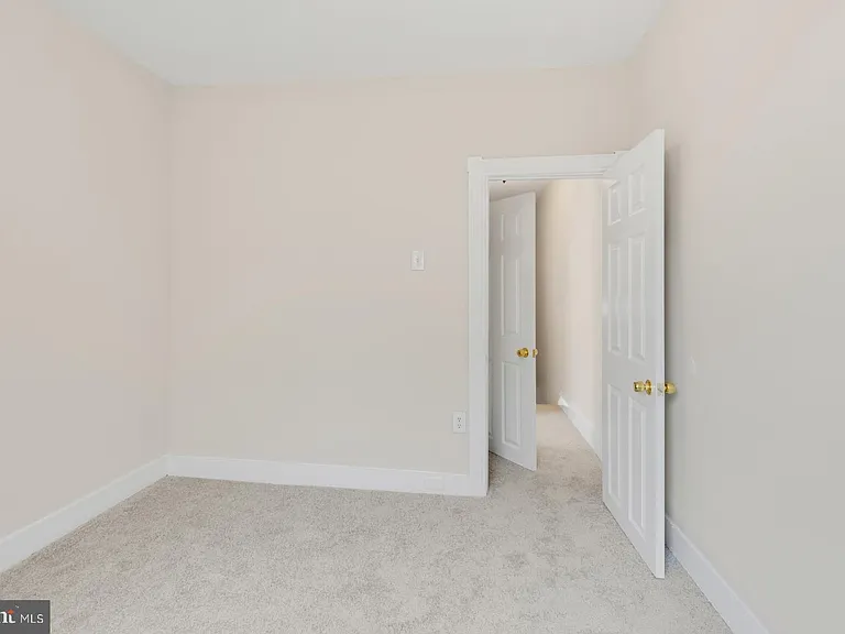 2323 E Cambria St — Photo 16