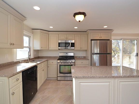 2nd image of 3 Phillips Dr