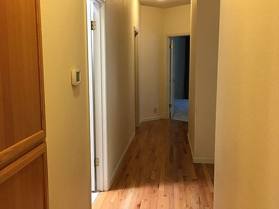 4th image of 1560 Centennial Cir