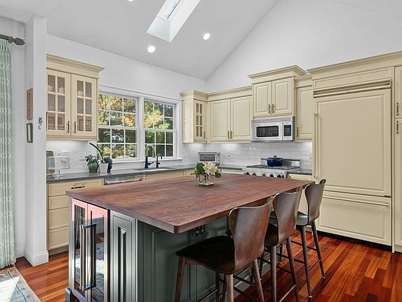 5th image of 900 Lynnfield St Unit 1