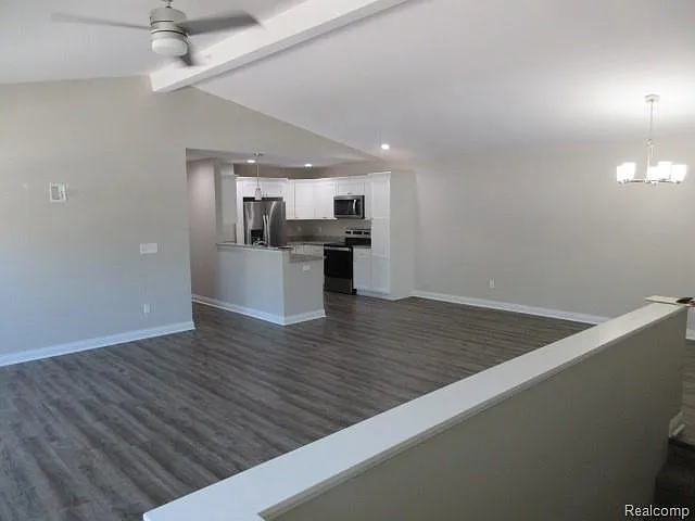 3 bed, 2.0 bath, 1612 sqft, $2,200 — Photo 2