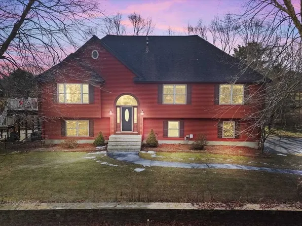 59 Taunton St, Lakeville, MA 02347