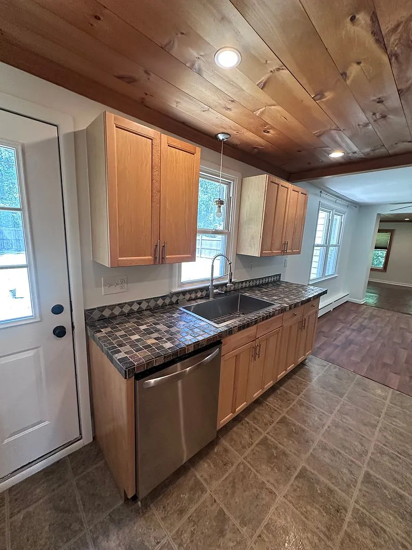 Single-Family Rental in Cazenovia - Move In Ready! — Photo 3