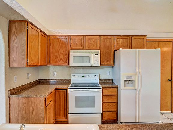 4th image of 3937 Suncreek Ct