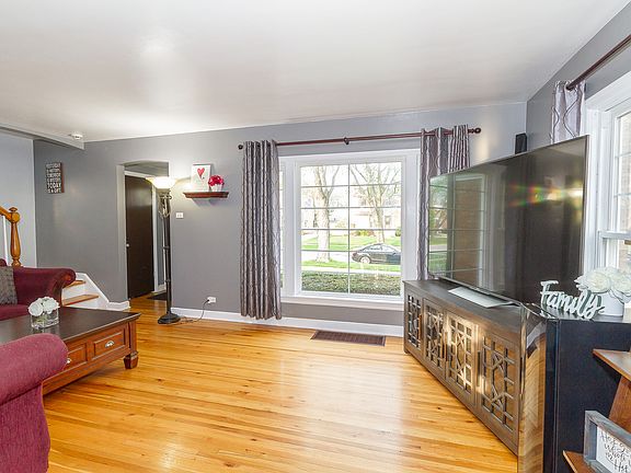 3rd image of 2334 Kensington Ave