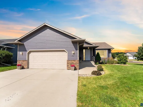 710 Marie Dr, Harrisburg, SD 57032