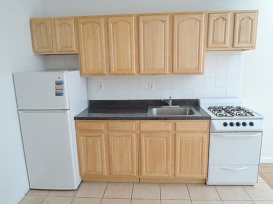 2nd image of 52 W 14th St #B4