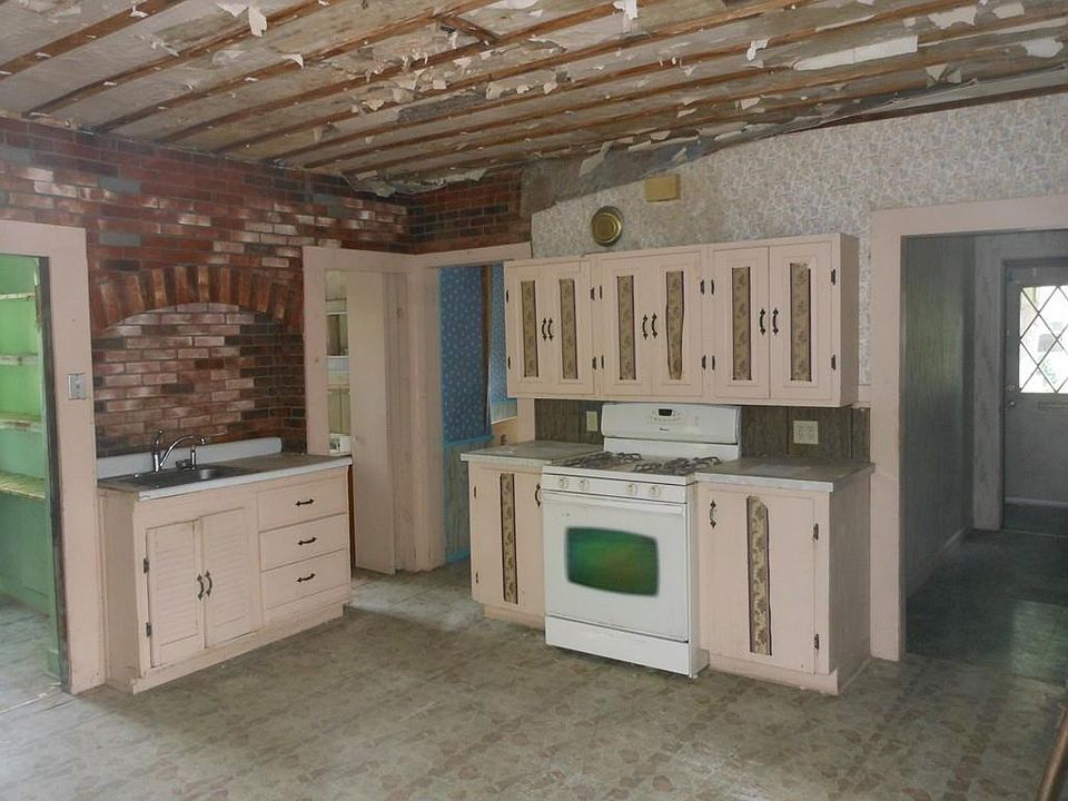 2nd image of 18 Franklin St