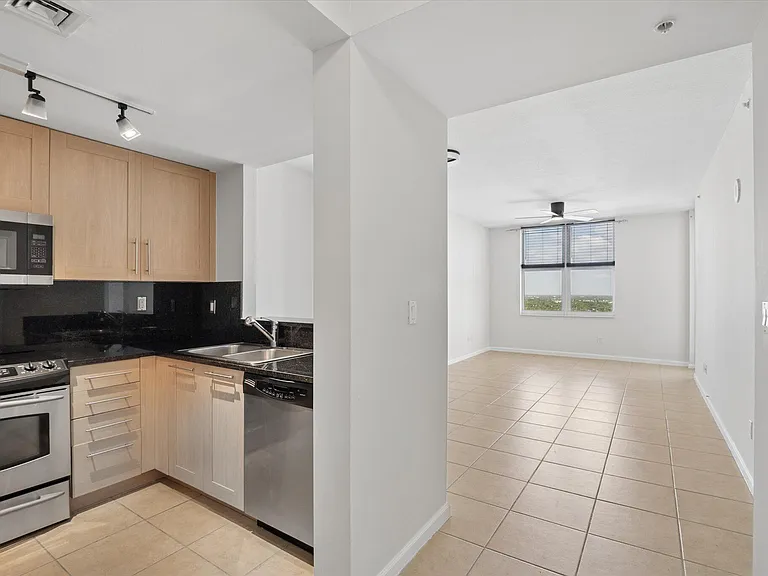 511 SE 5th Ave #2115 — Photo 10
