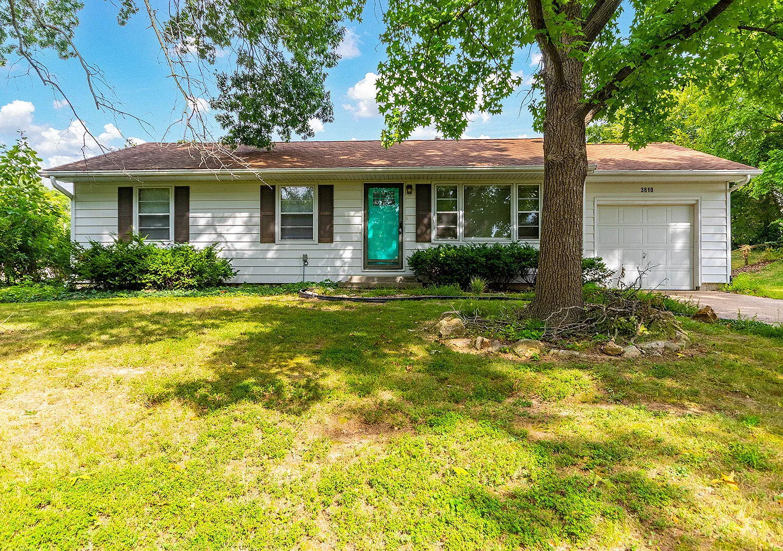 3 bed, 1.0 bath, 1066 sqft, $1,600 — Photo 1