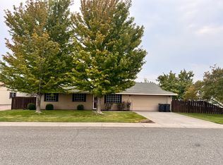 2708 Iris St, West Richland, WA