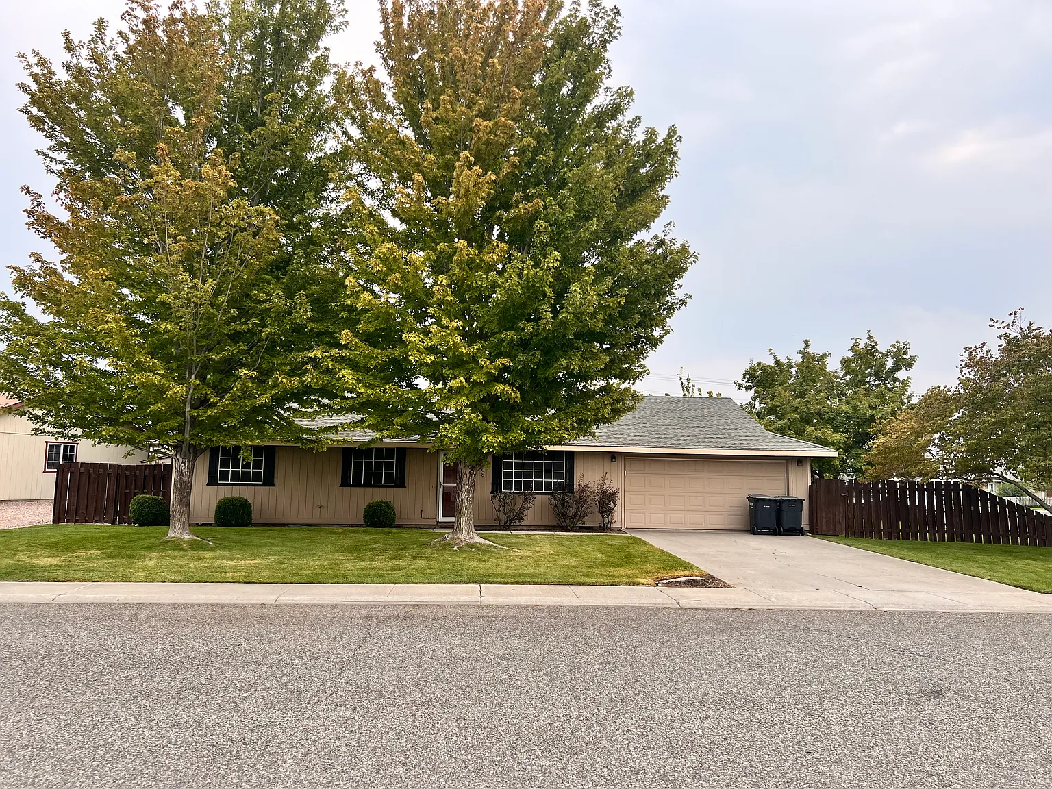 2708 Iris St photo 1