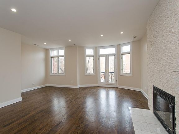 5th image of 858 W Wrightwood Ave #2