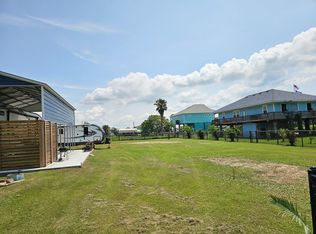 915 W Verdia Dr, Crystal Beach, TX 77650