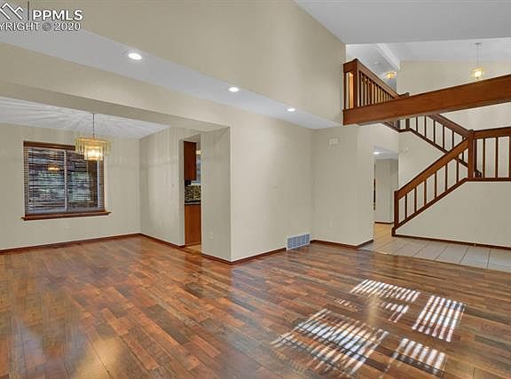 4th image of 5970 Castlewood Ln