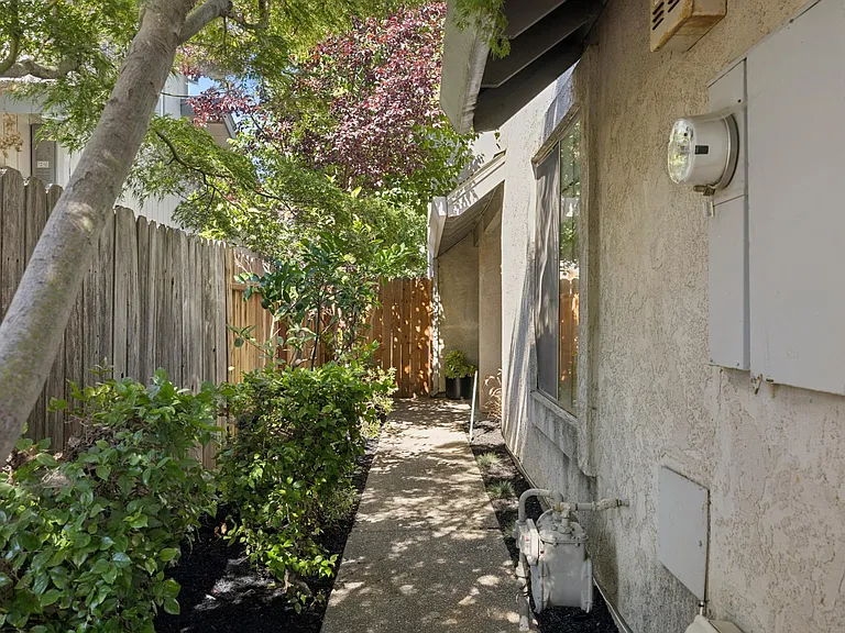 7300 Perera Cir — Photo 2
