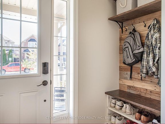 4th image of 327 Mantle Ave