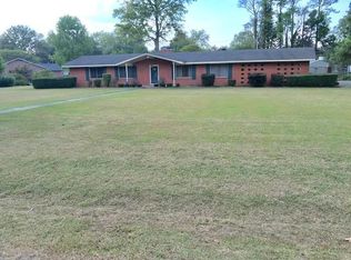 1137 Cloverdale Dr, Greenville, MS 38701