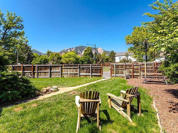 Huge private yard with views!