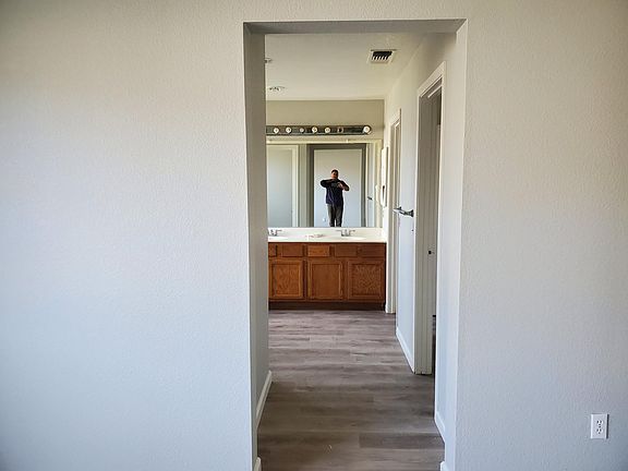 3rd image of 281 Olivine Ave