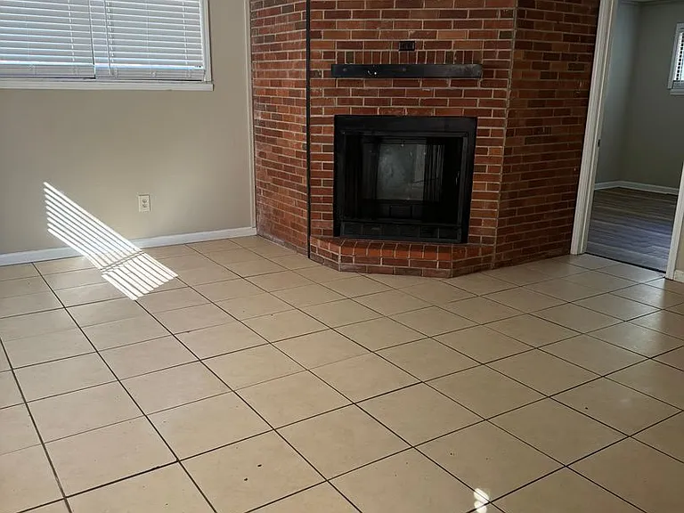 4339 W Bethany Dr — Photo 8