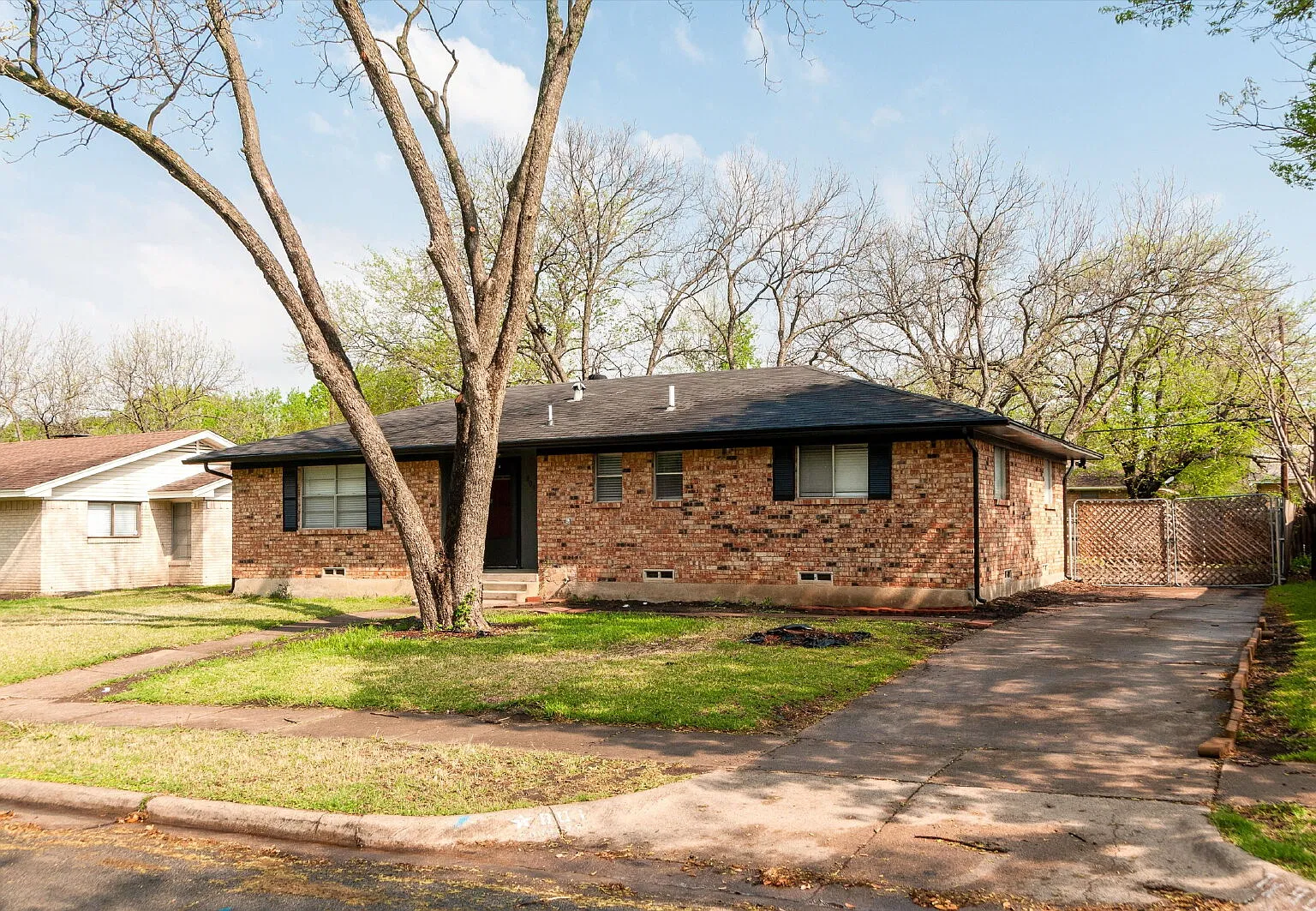 3 bed, 2.0 bath, 1600 sqft, $1,995 — Photo 3