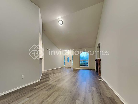 3rd image of 1321 Lybarger St SE