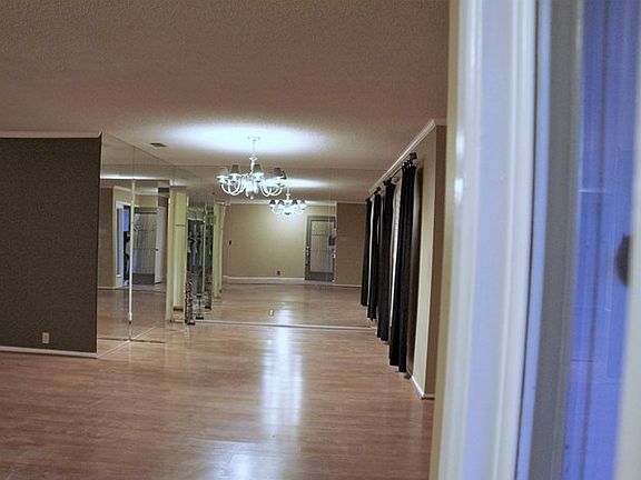 3rd image of 55 Twin Oaks Cir
