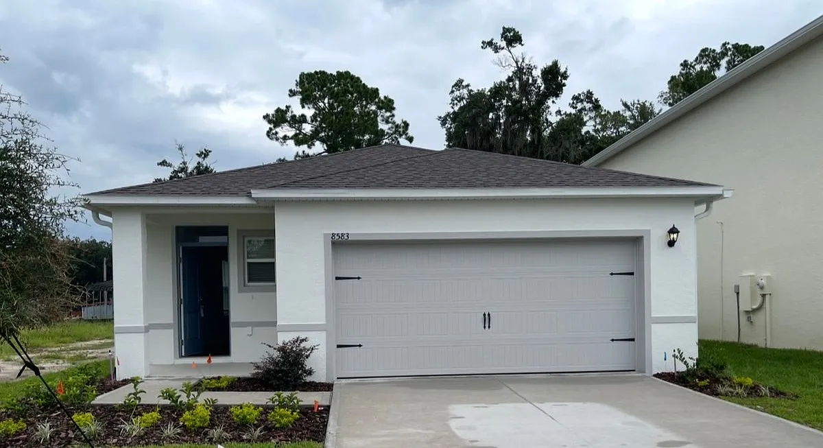 4 bed, 2.0 bath, 1665 sqft, $2,300 — Photo 1