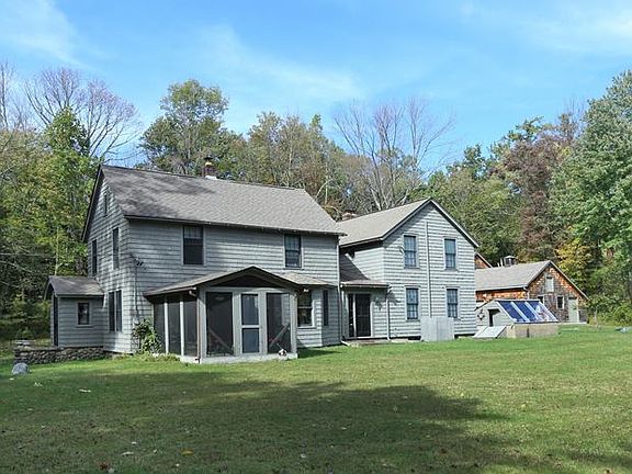 4th image of 32 Hillside Ave